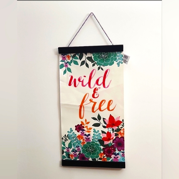 "Wild & Free" Succulent Cannvas Banner - Picture 1 of 9